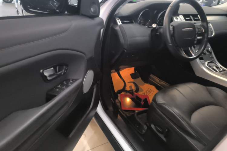 Used Land Rover Range Evoque 2018 240PS PURE Style Edition Driver Seat