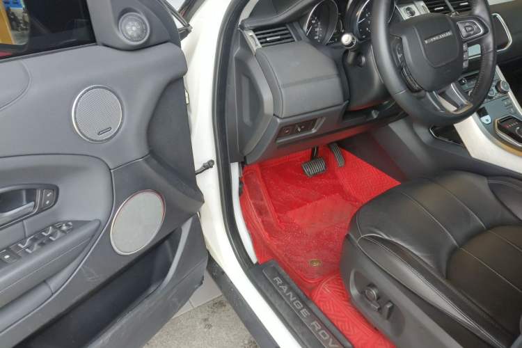 Used Land Rover Range Evoque 2018 240 PS SE Smart Brilliance Edition Driver Seat