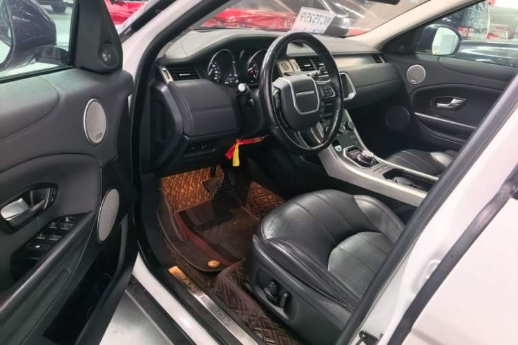 Used Land Rover Range Evoque 2018 240 PS SE Smart Brilliance Edition Driver Seat