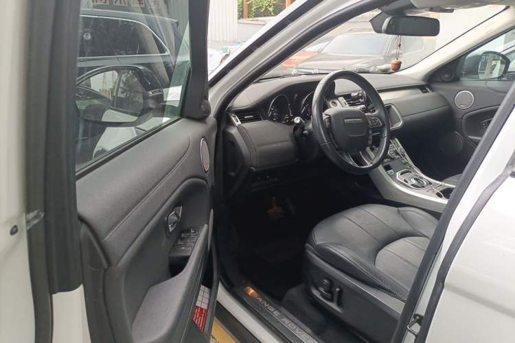 Used Land Rover Range Evoque 2018 240 PS SE Smart Brilliance Edition Driver Seat