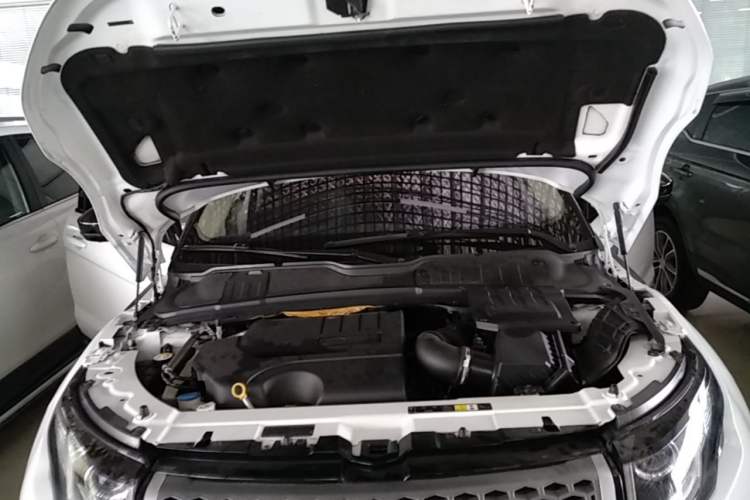 Used Land Rover Range Evoque 2018 240 PS SE Smart Brilliance Edition Engine Bay
