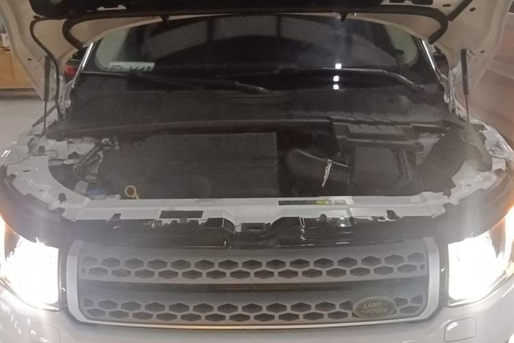 Used Land Rover Range Evoque 2018 240 PS SE Smart Brilliance Edition Engine Bay