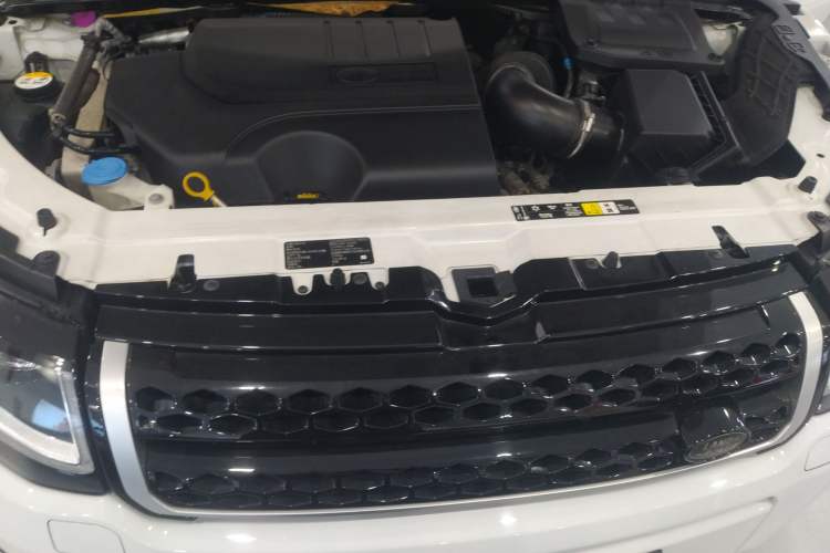 Used Land Rover Range Evoque 2018 240 PS SE DYNAMIC Smart Edition Engine Bay