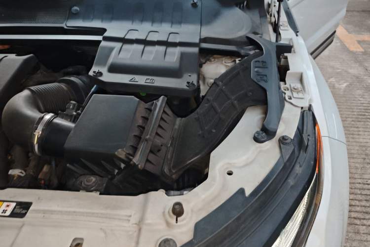 Used Land Rover Range Evoque 2018 240 PS SE Smart Brilliance Edition Engine Bay Left