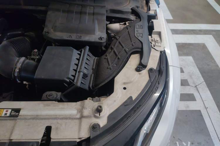 Used Land Rover Range Evoque 2018 240 PS SE Smart Brilliance Edition Engine Bay Left