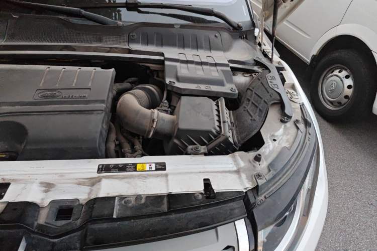 Used Land Rover Range Evoque 2018 240 PS SE Smart Brilliance Edition Engine Bay Left