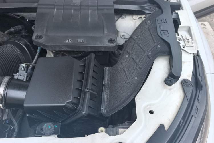 Used Land Rover Range Evoque 2018 240PS PURE Style Edition Engine Bay Left