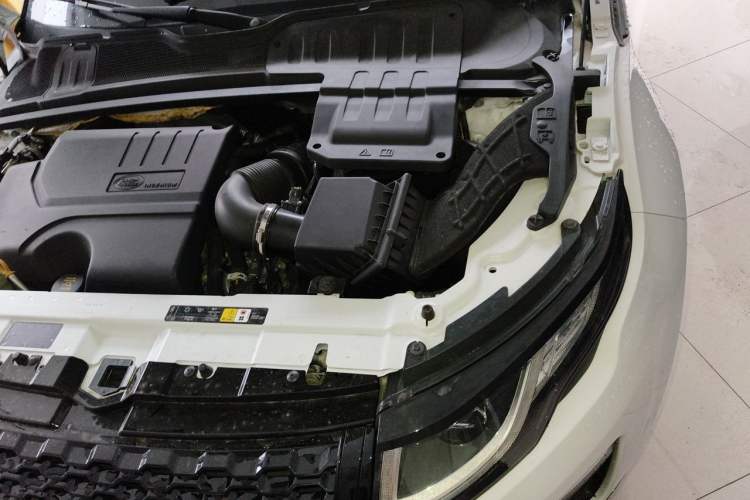 Used Land Rover Range Evoque 2018 240 PS SE Smart Brilliance Edition Engine Bay Left