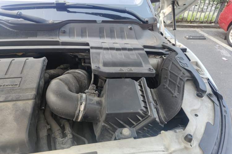 Used Land Rover Range Evoque 2018 240 PS SE Smart Brilliance Edition Engine Bay Left