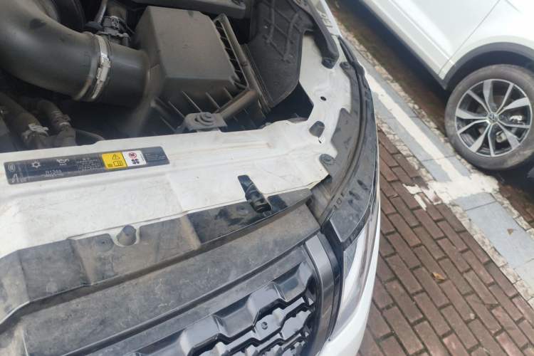 Used Land Rover Range Evoque 2018 240 PS HSE DYNAMIC Convertible Engine Bay Left