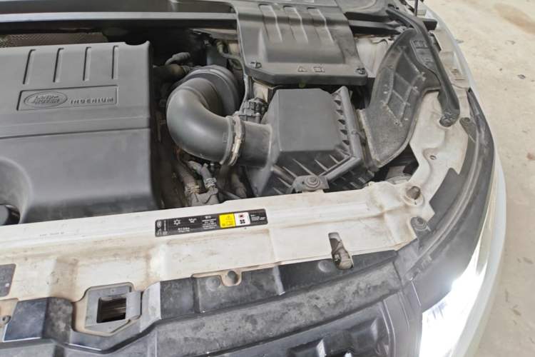 Used Land Rover Range Evoque 2018 240 PS HSE DYNAMIC All-Wheel Drive Edition Engine Bay Left