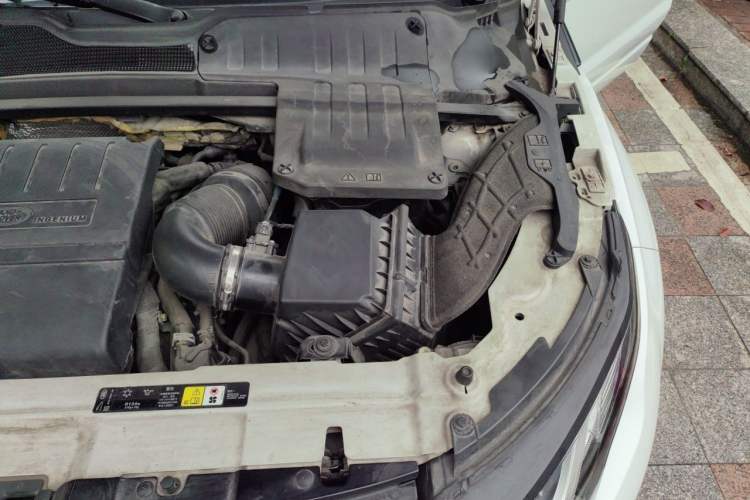 Used Land Rover Range Evoque 2018 240 PS SE DYNAMIC Smart Edition Engine Bay Left