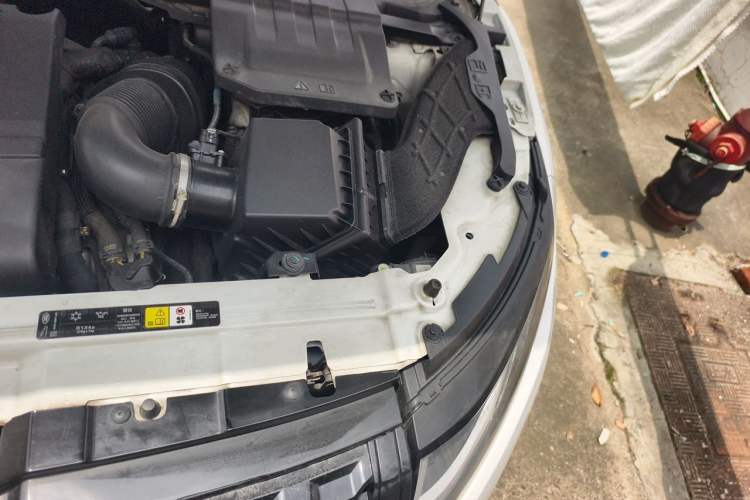 Used Land Rover Range Evoque 2018 240PS PURE Style Edition Engine Bay Left