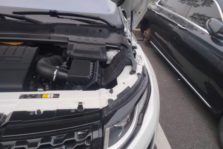 Used Land Rover Range Evoque 2018 240 PS SE Smart Brilliance Edition Engine Bay Left