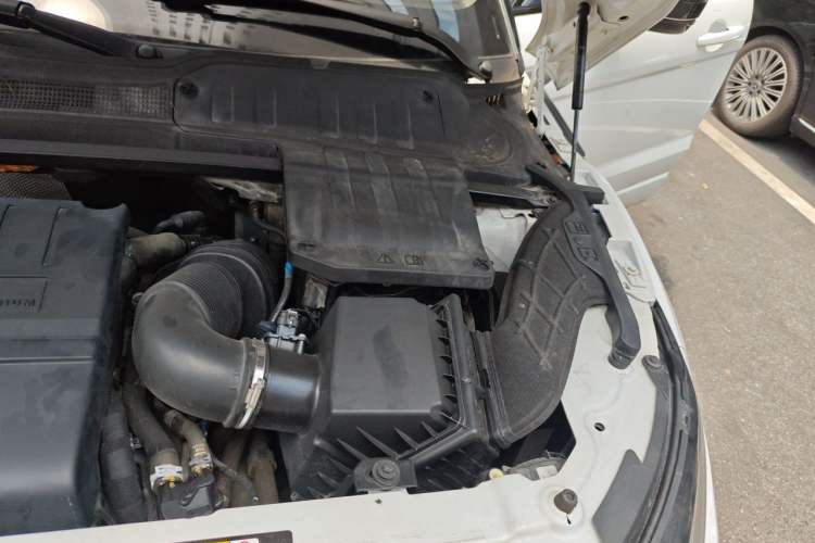 Used Land Rover Range Evoque 2018 240PS PURE Style Edition Engine Bay Left