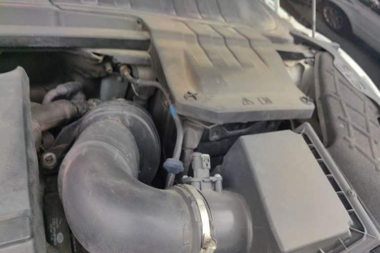 Used Land Rover Range Evoque 2018 240 PS SE DYNAMIC Smart Edition Engine Bay Left