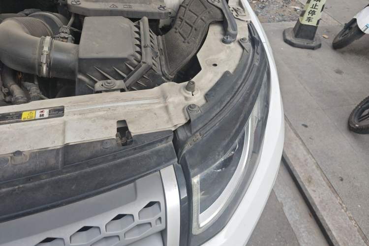 Used Land Rover Range Evoque 2018 240 PS SE Smart Brilliance Edition Engine Bay Left