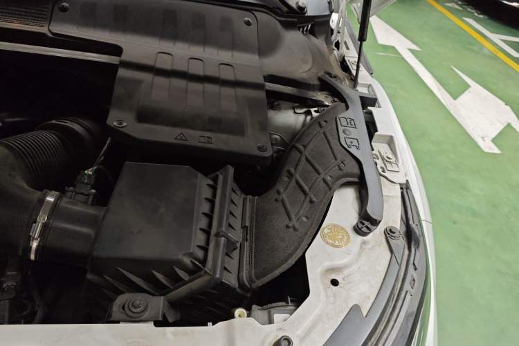Used Land Rover Range Evoque 2018 240 PS SE Smart Brilliance Edition Engine Bay Left