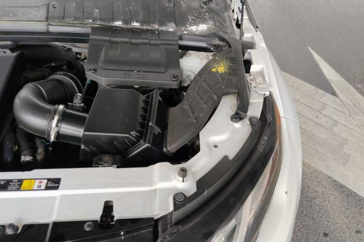Used Land Rover Range Evoque 2018 240 PS SE DYNAMIC Smart Edition Engine Bay Left