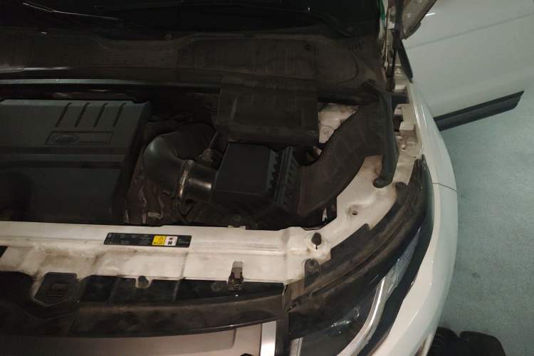 Used Land Rover Range Evoque 2018 240 PS SE Smart Brilliance Edition Engine Bay Left