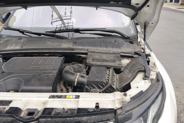 Used Land Rover Range Evoque 2018 240 PS SE DYNAMIC Smart Edition Engine Bay Left
