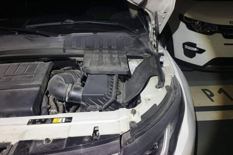 Used Land Rover Range Evoque 2018 240 PS SE DYNAMIC Smart Edition Engine Bay Left
