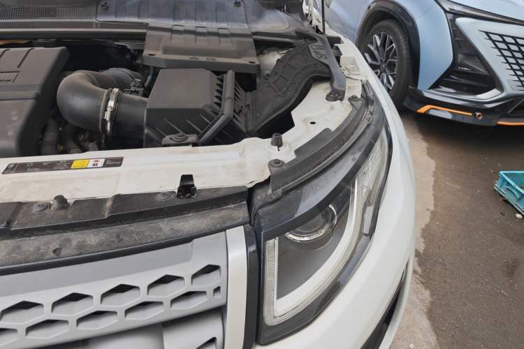 Used Land Rover Range Evoque 2018 240 PS SE Smart Brilliance Edition Engine Bay Left
