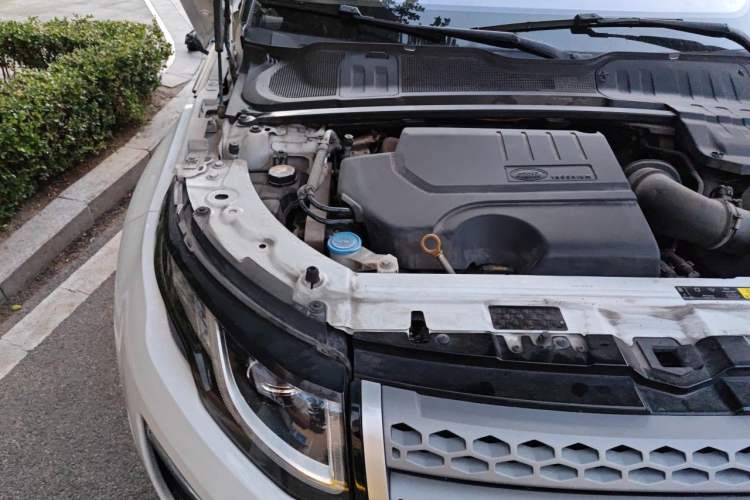Used Land Rover Range Evoque 2018 240 PS SE Smart Brilliance Edition Engine Bay Right