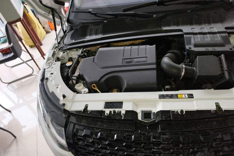 Used Land Rover Range Evoque 2018 240 PS SE Smart Brilliance Edition Engine Bay Right