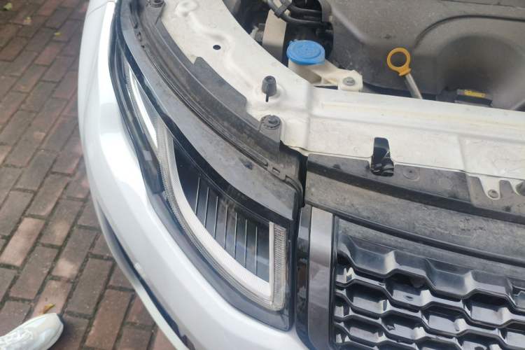 Used Land Rover Range Evoque 2018 240 PS HSE DYNAMIC Convertible Engine Bay Right