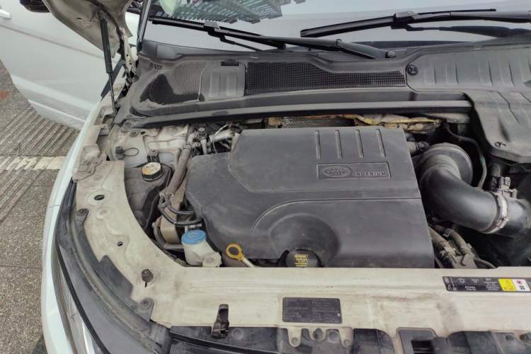 Used Land Rover Range Evoque 2018 240 PS SE DYNAMIC Smart Edition Engine Bay Right