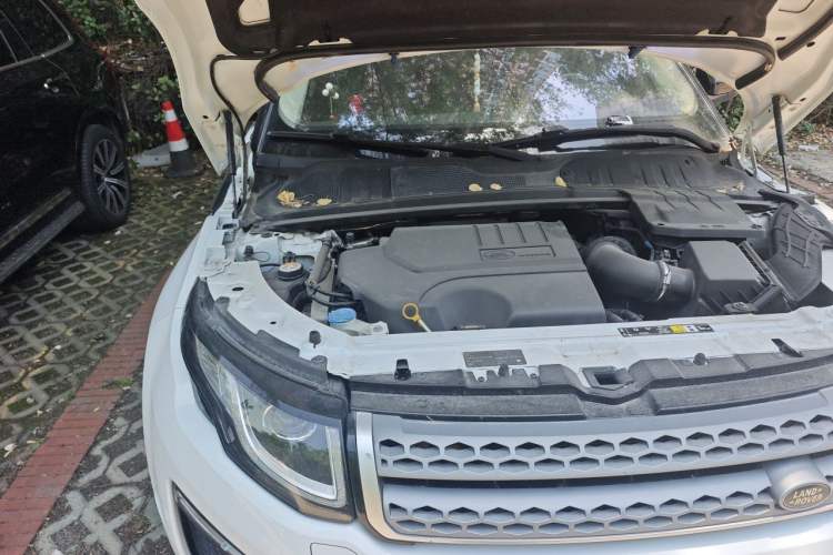 Used Land Rover Range Evoque 2018 240 PS SE Smart Brilliance Edition Engine Bay Right