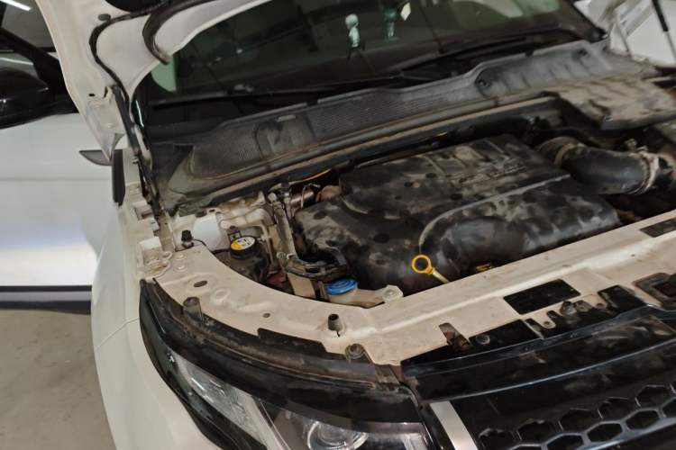 Used Land Rover Range Evoque 2018 240 PS SE Smart Brilliance Edition Engine Bay Right