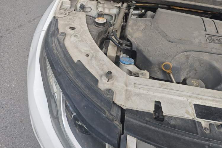 Used Land Rover Range Evoque 2018 240 PS SE Smart Brilliance Edition Engine Bay Right