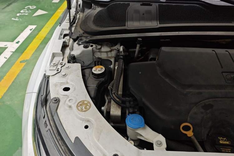 Used Land Rover Range Evoque 2018 240 PS SE Smart Brilliance Edition Engine Bay Right