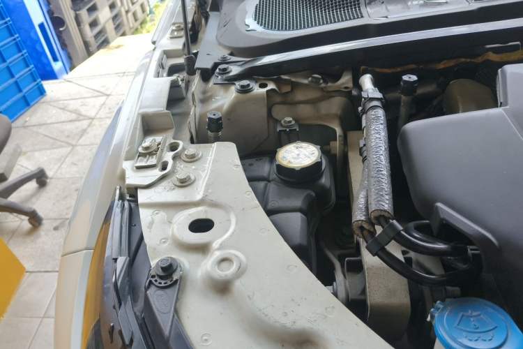 Used Land Rover Range Evoque 2018 240 PS SE Smart Brilliance Edition Engine Bay Right
