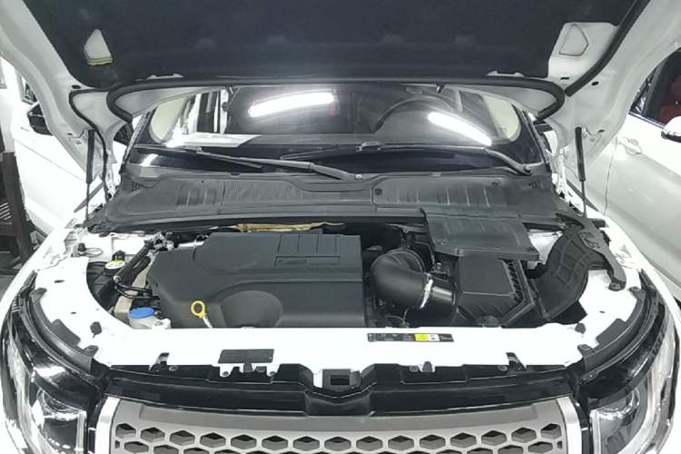Used Land Rover Range Evoque 2018 240 PS SE Smart Brilliance Edition Engine Bay