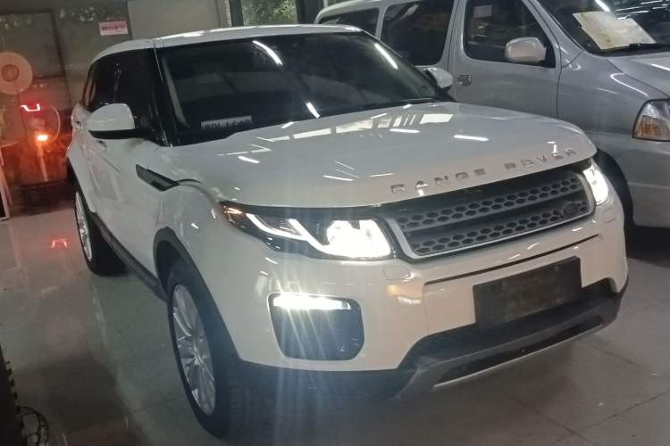 Used Land Rover Range Evoque 2018 240 PS SE Smart Brilliance Edition Exterior 1