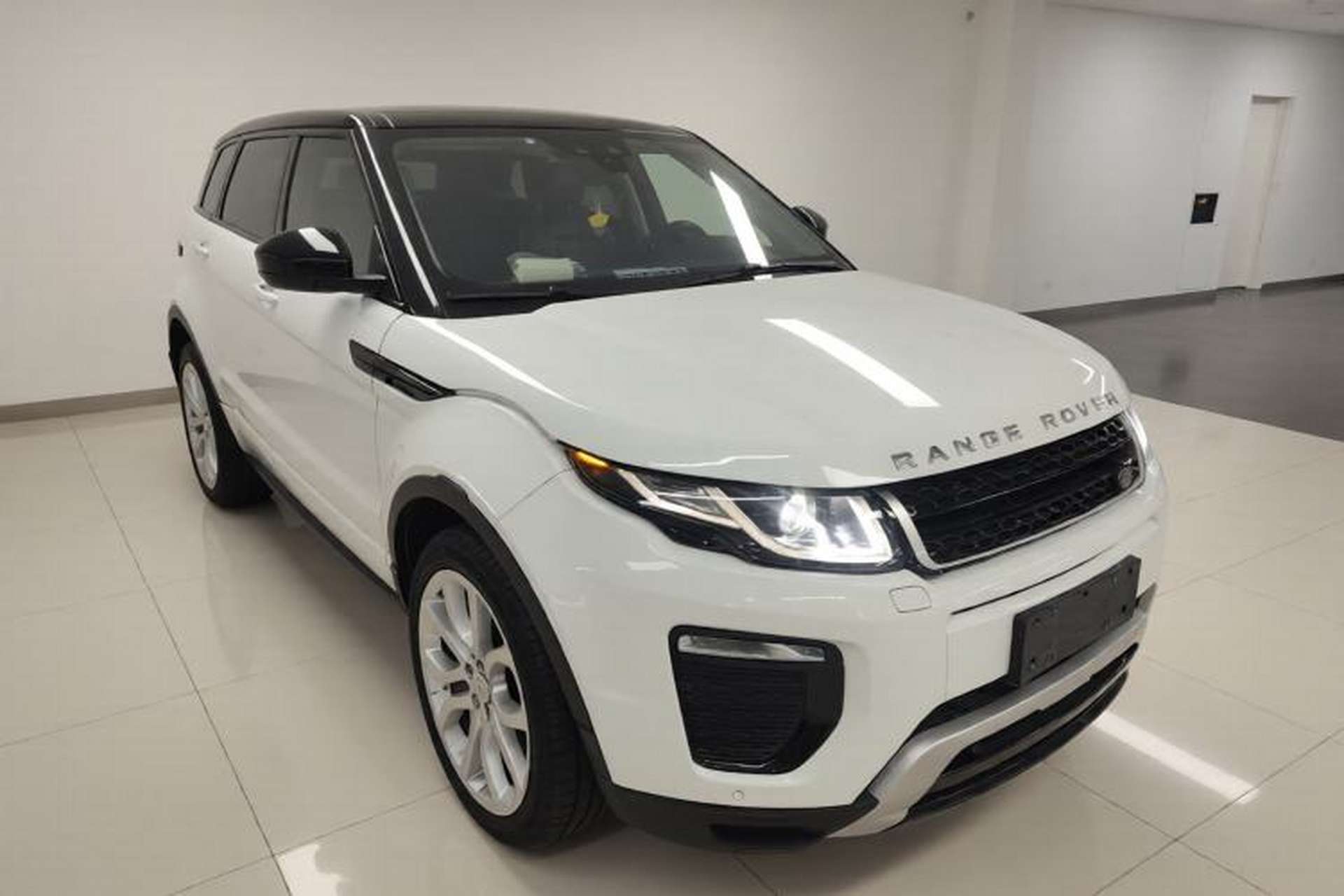 Used Land Rover Range Evoque 2018 240 PS SE DYNAMIC Smart Edition Exterior 1