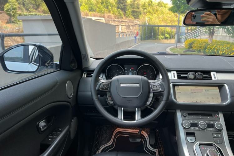 Used Land Rover Range Evoque 2018 240 PS SE Smart Brilliance Edition Exterior 10