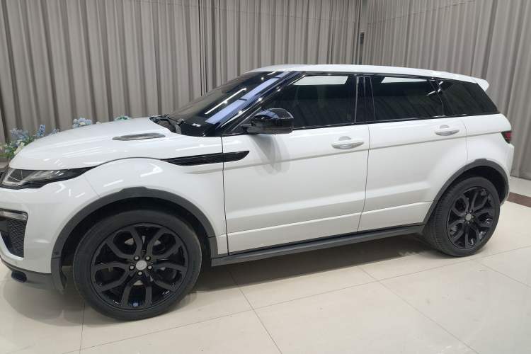 Used Land Rover Range Evoque 2018 240 PS SE DYNAMIC Smart Edition Exterior 2