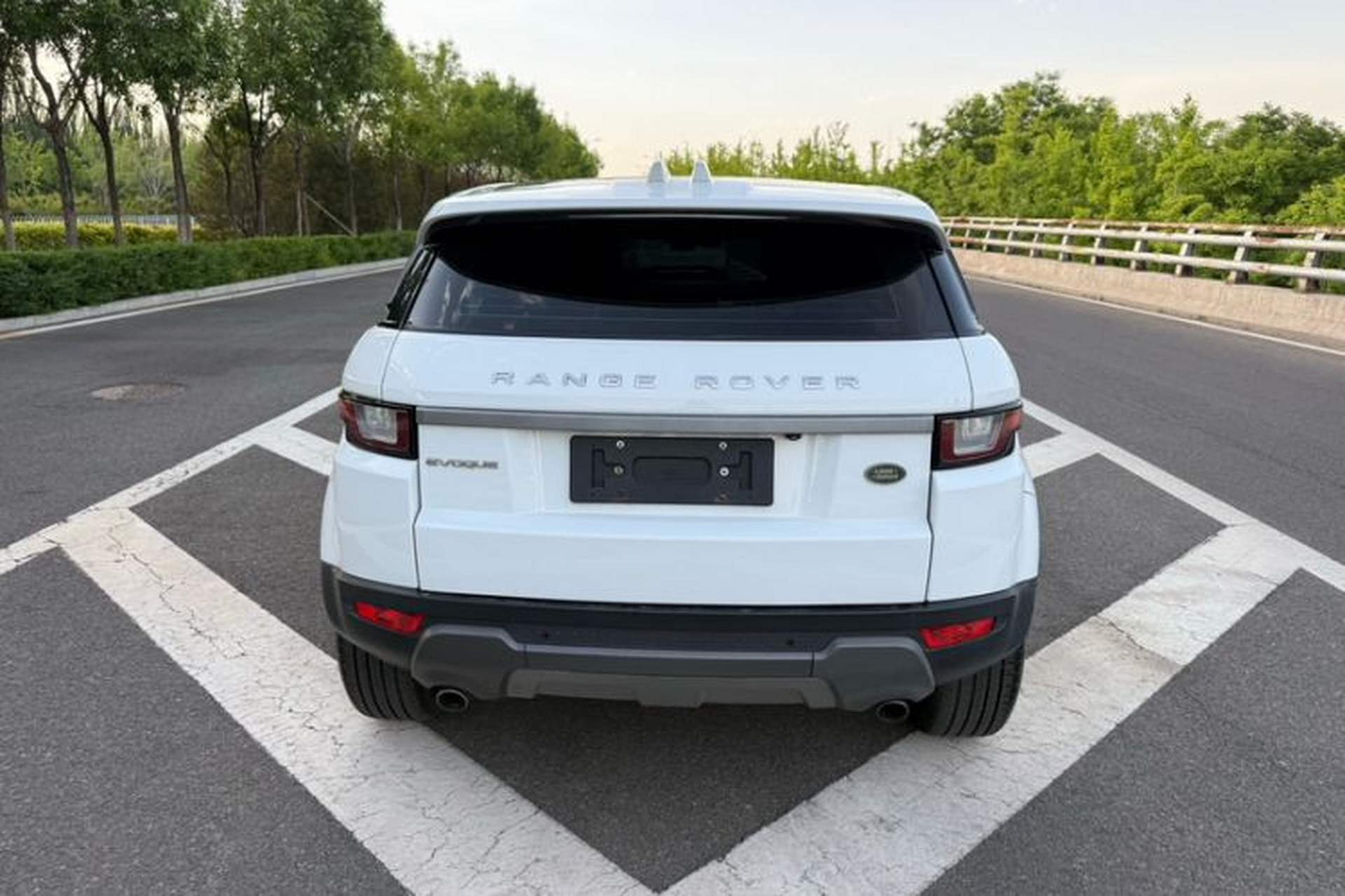 Used Land Rover Range Evoque 2018 240 PS SE Smart Brilliance Edition Exterior 2