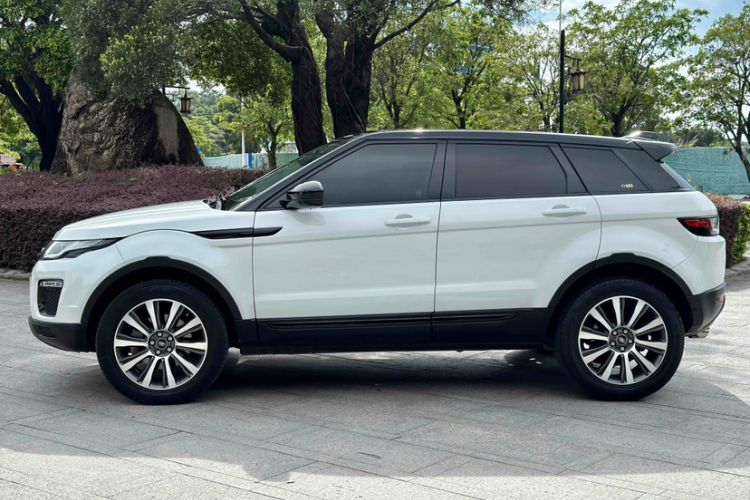 Used Land Rover Range Evoque 2018 240 PS SE Smart Brilliance Edition Exterior 3