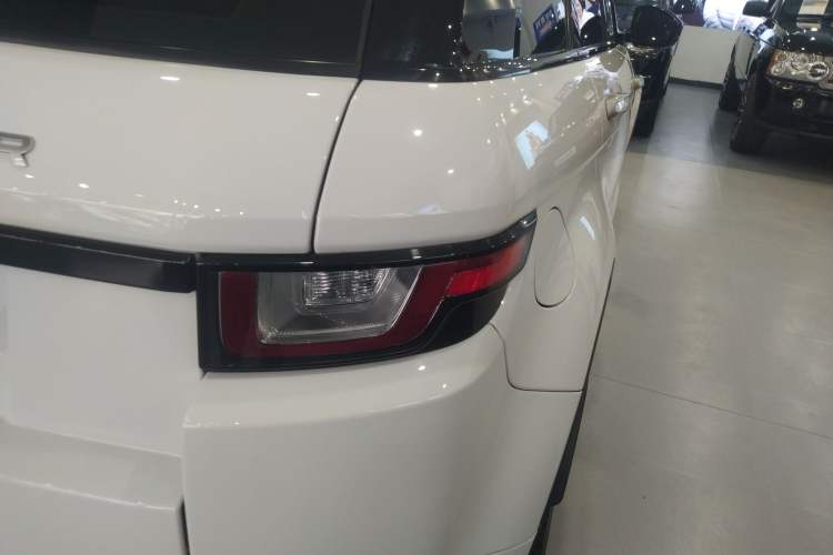 Used Land Rover Range Evoque 2018 240 PS SE DYNAMIC Smart Edition Exterior 3