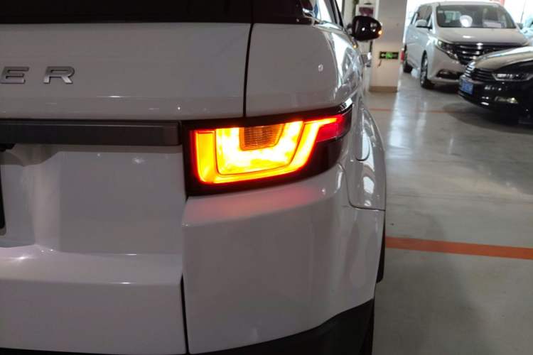 Used Land Rover Range Evoque 2018 240PS PURE Style Edition Exterior 3