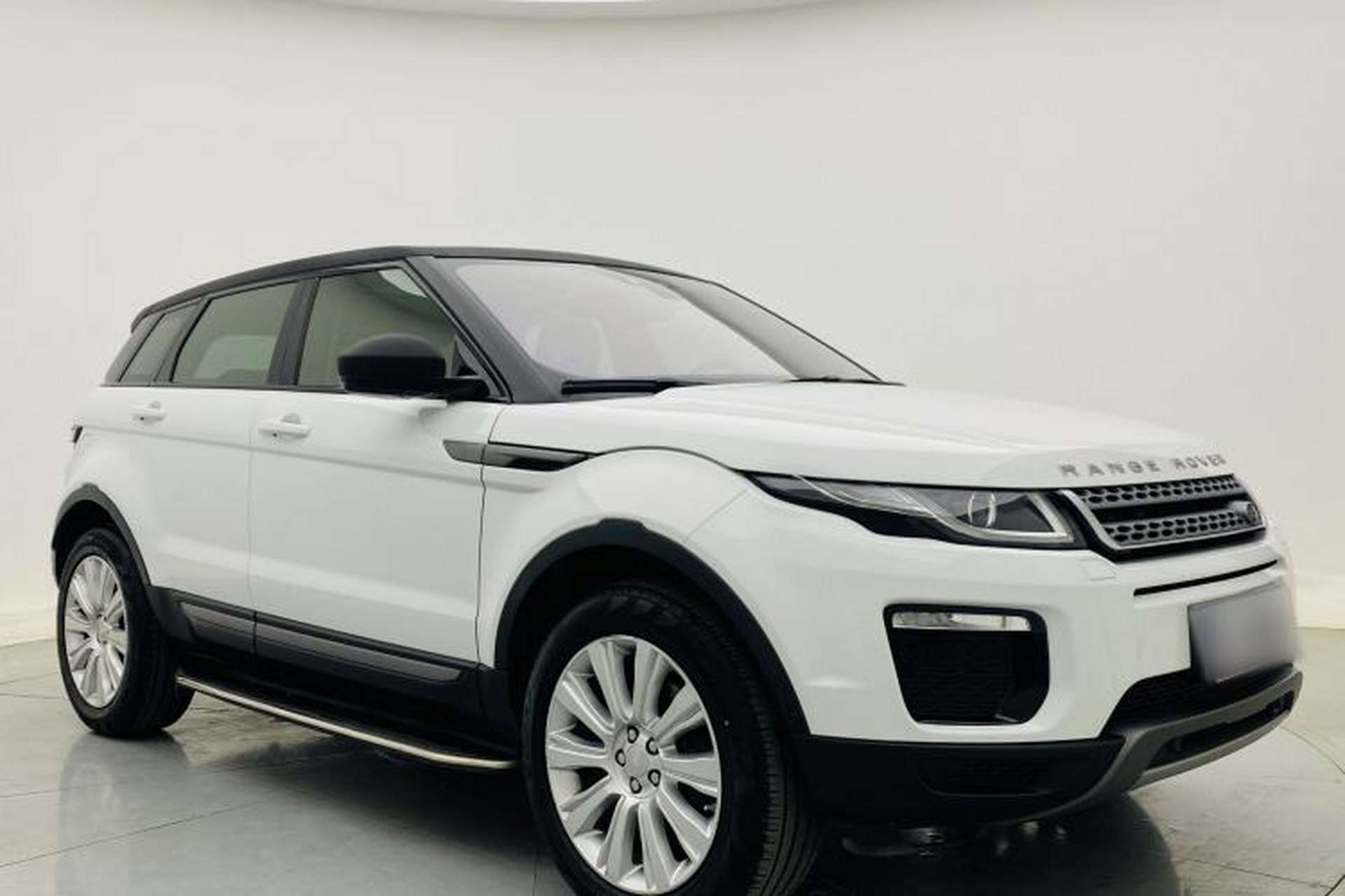 Used Land Rover Range Evoque 2018 240 PS SE Smart Brilliance Edition Exterior 3