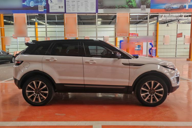 Used Land Rover Range Evoque 2018 240 PS SE Smart Brilliance Edition Exterior 4