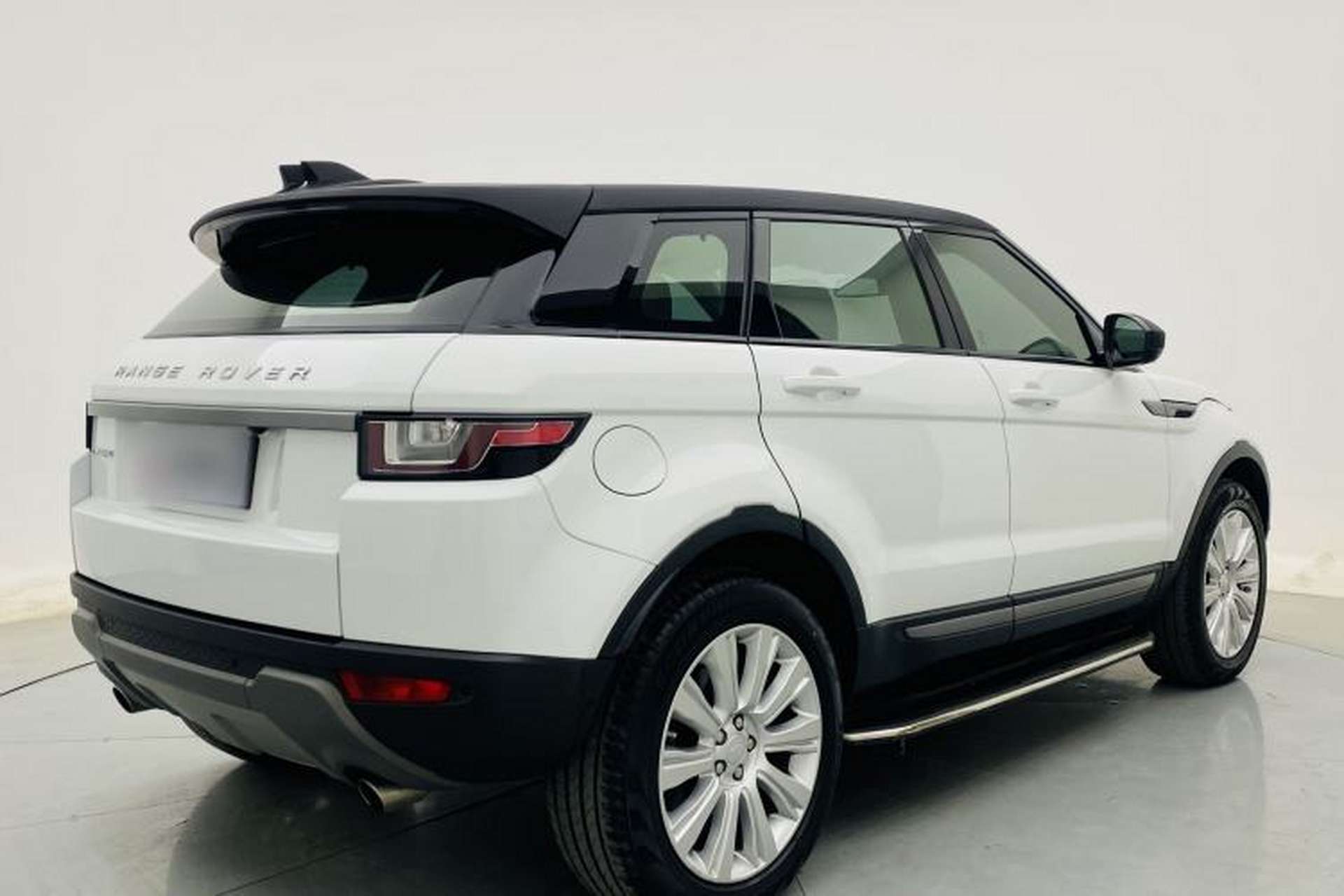 Used Land Rover Range Evoque 2018 240 PS SE Smart Brilliance Edition Exterior 5