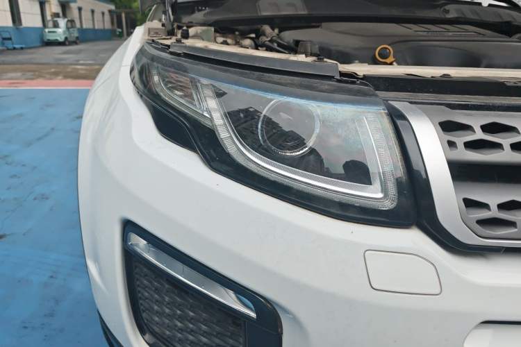 Used Land Rover Range Evoque 2018 240 PS SE Smart Brilliance Edition Exterior 6