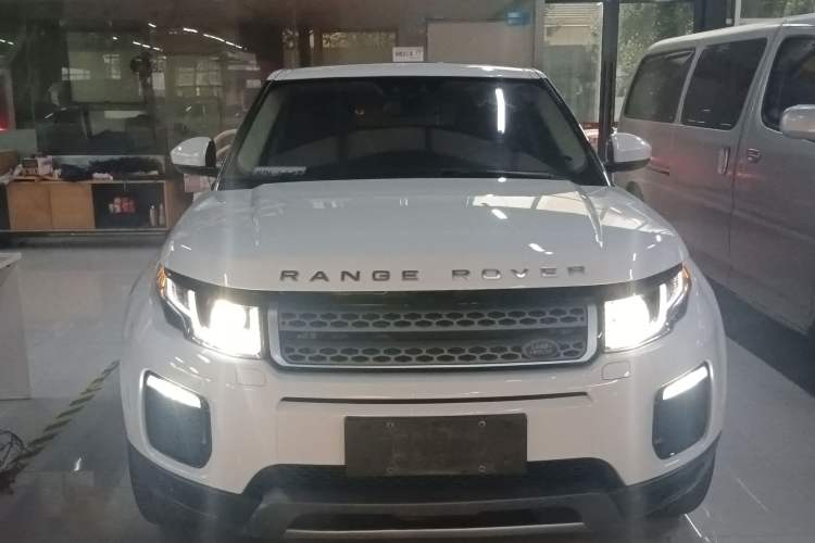Used Land Rover Range Evoque 2018 240 PS SE Smart Brilliance Edition Front